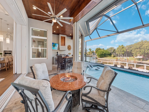Discover Luxurious Waterfront Retreats - Unmatched Bay Views